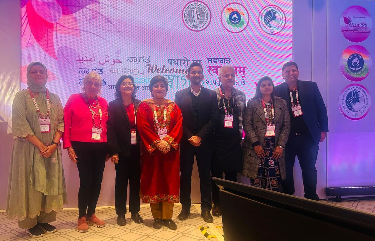 Dr. Mariam Anjum with international delegates at a Gynaecologic Oncology conference